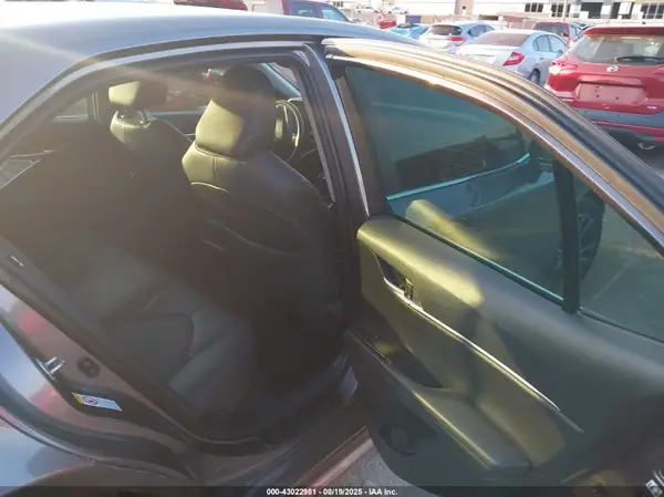4T1B11HKXJU149569 2018 TOYOTA CAMRY - Image 8