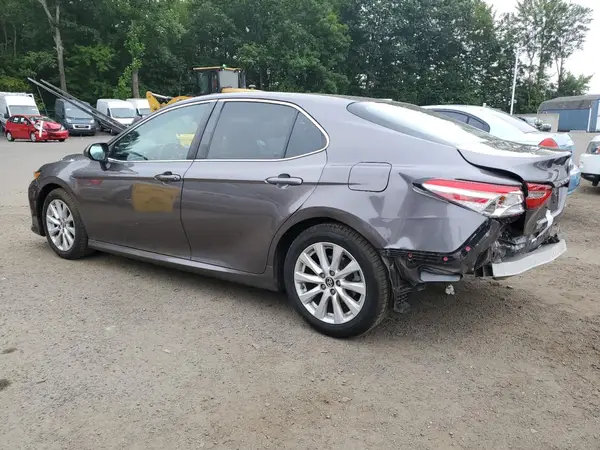 4T1B11HKXJU149782 2018 TOYOTA CAMRY - Image 2
