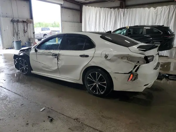 4T1B11HKXJU151838 2018 TOYOTA CAMRY - Image 2