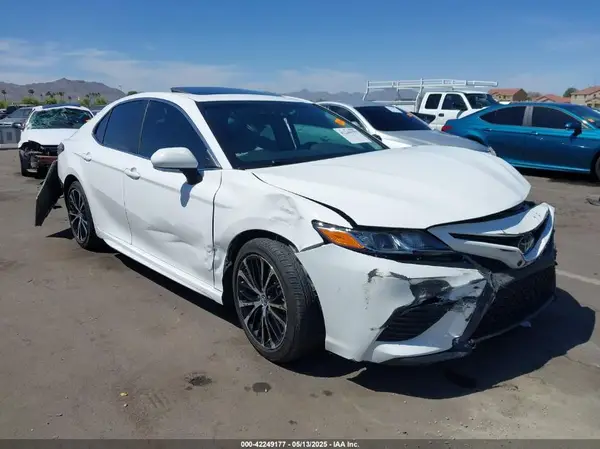4T1B11HKXJU152147 2018 TOYOTA CAMRY - Image 1