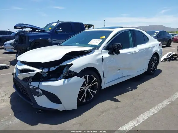 4T1B11HKXJU152147 2018 TOYOTA CAMRY - Image 2