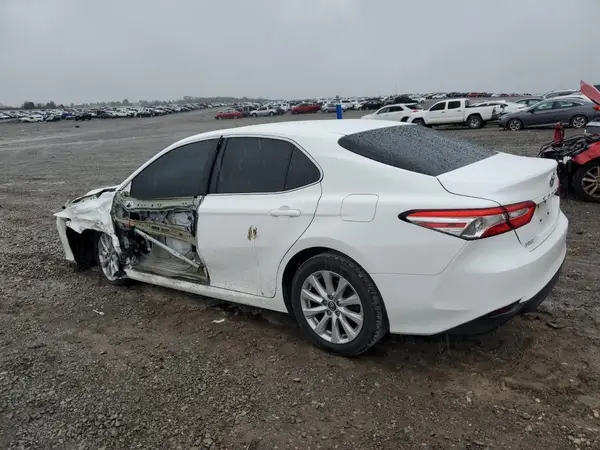 4T1B11HKXJU152827 2018 TOYOTA CAMRY - Image 2