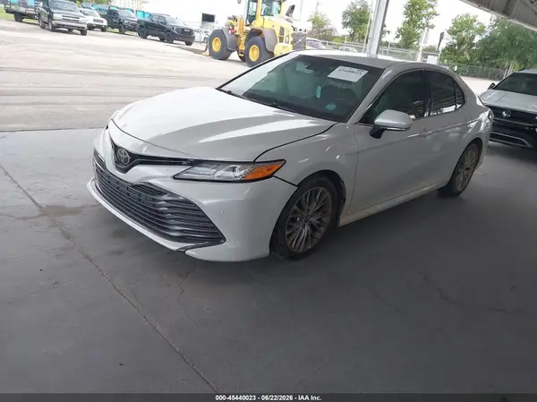 4T1B11HKXJU152844 2018 TOYOTA CAMRY - Image 2