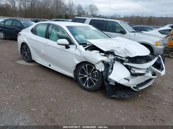 4T1B11HKXJU154562 2018 TOYOTA CAMRY - Image 1