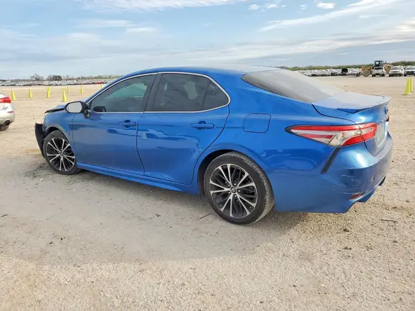 4T1B11HKXJU155968 2018 TOYOTA CAMRY - Image 2