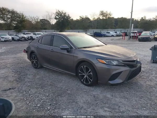 4T1B11HKXJU157400 2018 TOYOTA CAMRY - Image 1