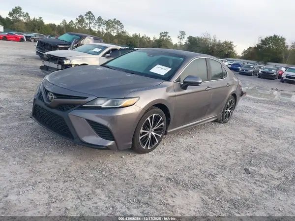 4T1B11HKXJU157400 2018 TOYOTA CAMRY - Image 2