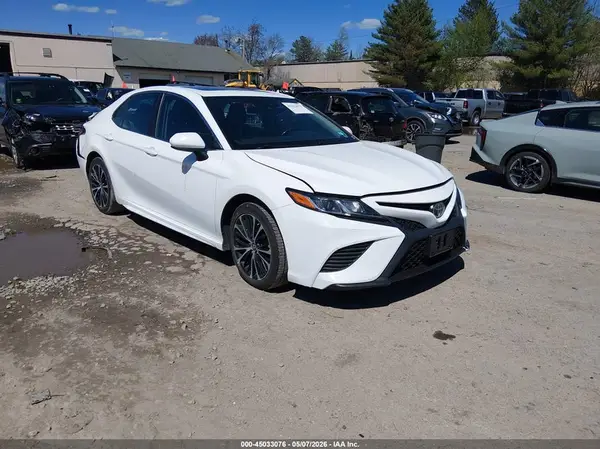 4T1B11HKXJU157543 2018 TOYOTA CAMRY - Image 1