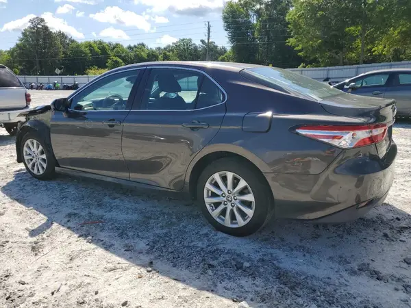 4T1B11HKXJU158661 2018 TOYOTA CAMRY - Image 2