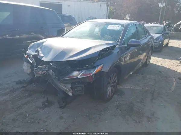4T1B11HKXJU159258 2018 TOYOTA CAMRY - Image 2
