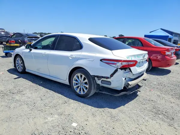 4T1B11HKXJU501498 2018 TOYOTA CAMRY - Image 2