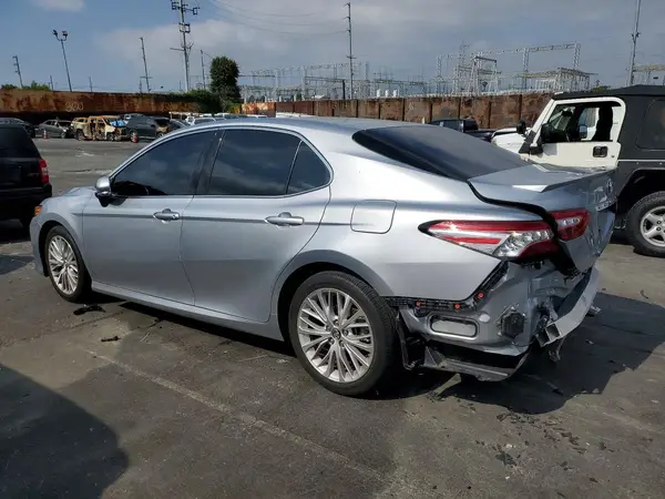 4T1B11HKXJU505096 2018 TOYOTA CAMRY - Image 2