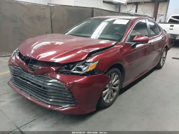 4T1B11HKXJU505566 2018 TOYOTA CAMRY - Image 2