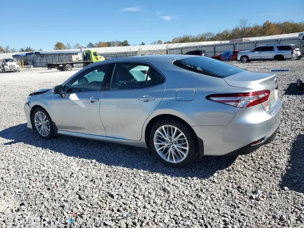 4T1B11HKXJU506572 2018 TOYOTA CAMRY - Image 2