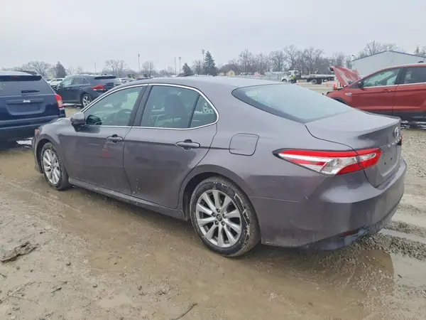 4T1B11HKXJU506801 2018 TOYOTA CAMRY - Image 2