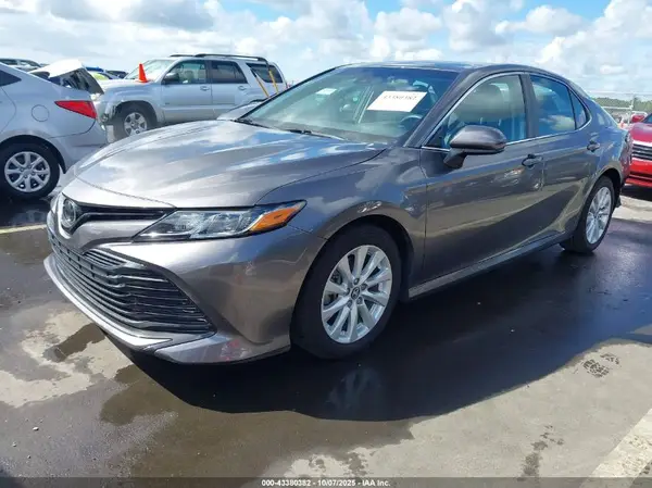 4T1B11HKXJU509228 2018 TOYOTA CAMRY - Image 2