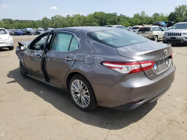 4T1B11HKXJU509830 2018 TOYOTA CAMRY - Image 2