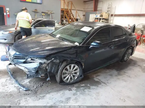 4T1B11HKXJU509987 2018 TOYOTA CAMRY - Image 2