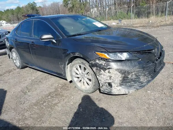 4T1B11HKXJU511464 2018 TOYOTA CAMRY - Image 1