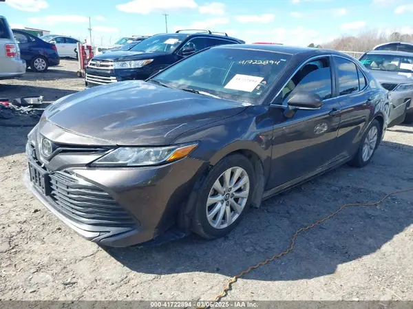 4T1B11HKXJU511464 2018 TOYOTA CAMRY - Image 2