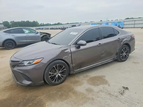 4T1B11HKXJU511626 2018 TOYOTA CAMRY - Image 1