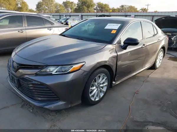 4T1B11HKXJU515997 2018 TOYOTA CAMRY - Image 2