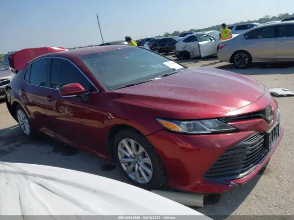 4T1B11HKXJU517698 2018 TOYOTA CAMRY - Image 1