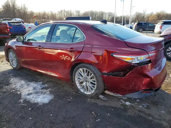 4T1B11HKXJU518334 2018 TOYOTA CAMRY - Image 2
