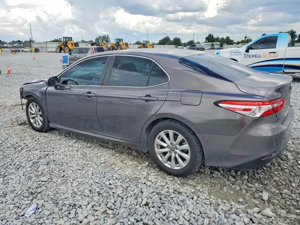 4T1B11HKXJU518740 2018 TOYOTA CAMRY - Image 2