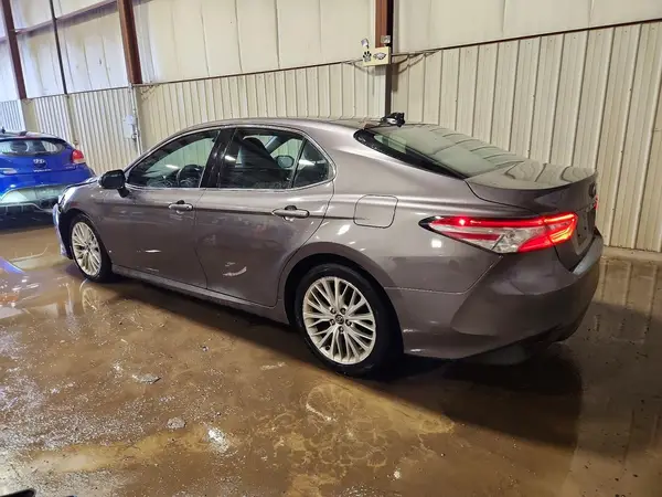 4T1B11HKXJU518883 2018 TOYOTA CAMRY - Image 2