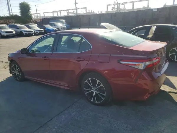 4T1B11HKXJU519466 2018 TOYOTA CAMRY - Image 2