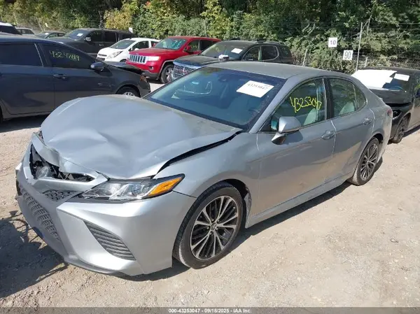 4T1B11HKXJU521394 2018 TOYOTA CAMRY - Image 2