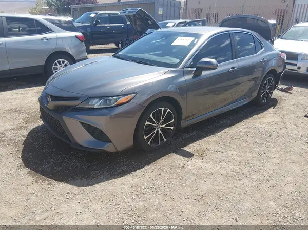 4T1B11HKXJU521847 2018 TOYOTA CAMRY - Image 2