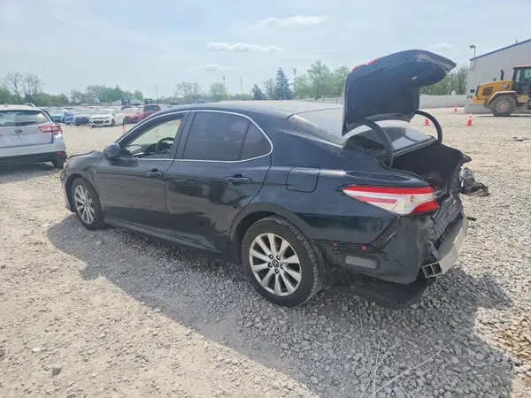 4T1B11HKXJU522447 2018 TOYOTA CAMRY - Image 2