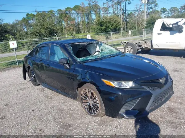 4T1B11HKXJU524327 2018 TOYOTA CAMRY - Image 1