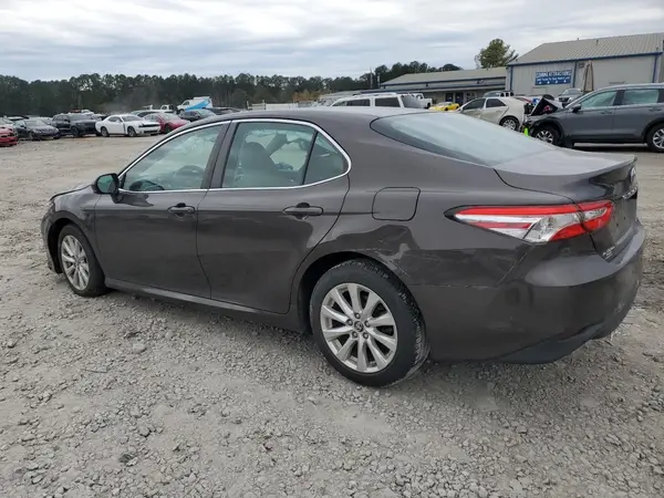 4T1B11HKXJU526465 2018 TOYOTA CAMRY - Image 2