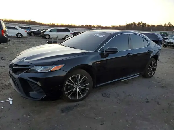 4T1B11HKXJU526577 2018 TOYOTA CAMRY - Image 1