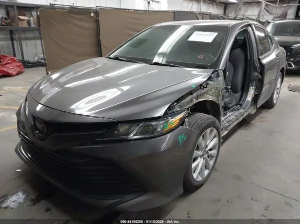 4T1B11HKXJU528278 2018 TOYOTA CAMRY - Image 2