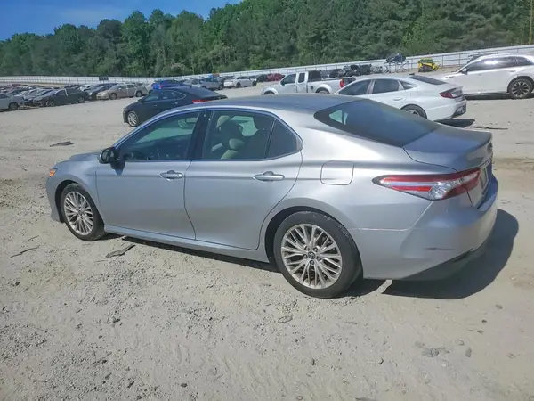 4T1B11HKXJU528720 2018 TOYOTA CAMRY - Image 2