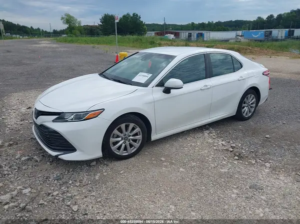 4T1B11HKXJU529916 2018 TOYOTA CAMRY - Image 2
