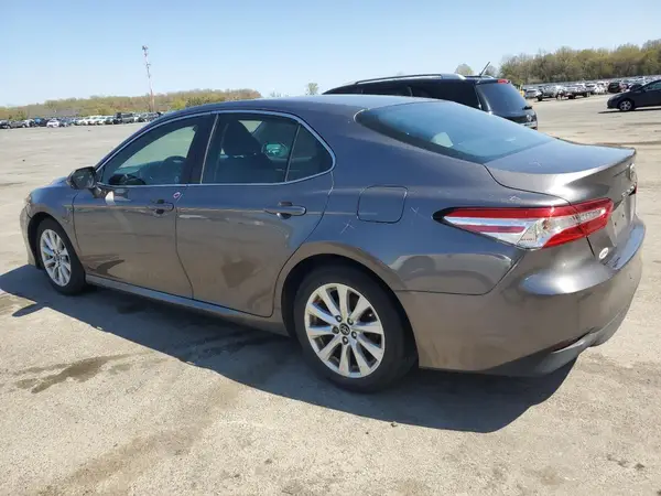 4T1B11HKXJU530046 2018 TOYOTA CAMRY - Image 2