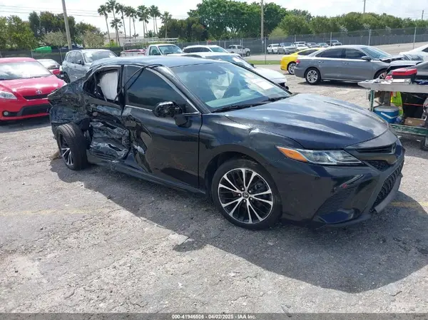 4T1B11HKXJU530693 2018 TOYOTA CAMRY - Image 1