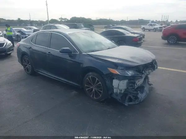 4T1B11HKXJU532993 2018 TOYOTA CAMRY - Image 1