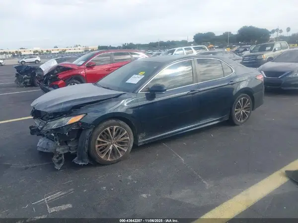 4T1B11HKXJU532993 2018 TOYOTA CAMRY - Image 2
