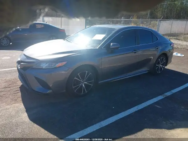 4T1B11HKXJU535988 2018 TOYOTA CAMRY - Image 2