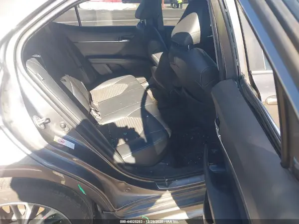 4T1B11HKXJU535988 2018 TOYOTA CAMRY - Image 8
