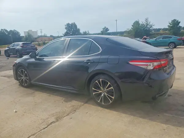 4T1B11HKXJU536946 2018 TOYOTA CAMRY - Image 2