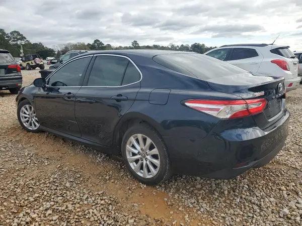 4T1B11HKXJU537112 2018 TOYOTA CAMRY - Image 2