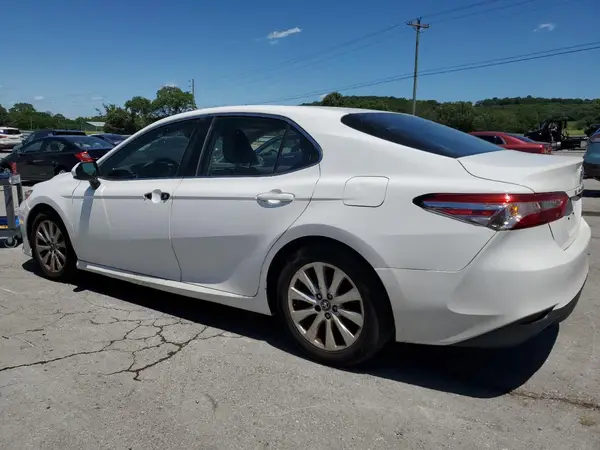 4T1B11HKXJU538163 2018 TOYOTA CAMRY - Image 2