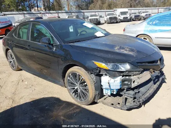 4T1B11HKXJU539524 2018 TOYOTA CAMRY - Image 1